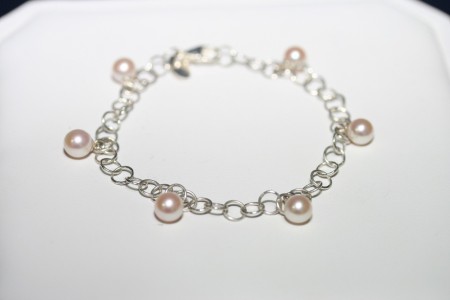 art.nr: A001. Sötvattenspärlor. 1.550:-