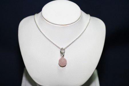 art.nr: H002rk. Rosenkvarts. 995:-